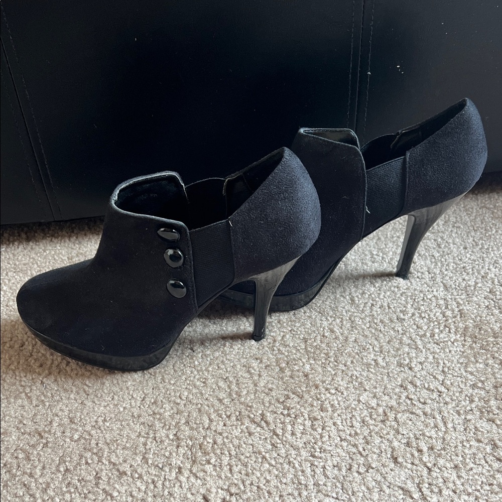 Unlisted by Kenneth Cole Black Heeled Booties